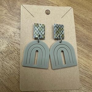 5/ $10 Geometric Gray and Patterned Earrings‎